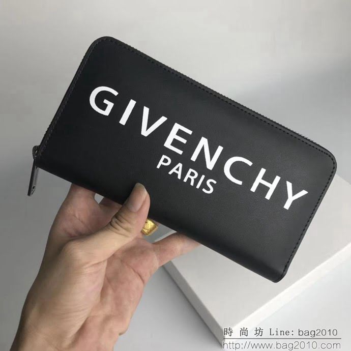GlVENCHY紀梵希 黑色錢包 正面飾有浮雕品牌標記 環繞式拉鏈 銀色五金  tsg1005